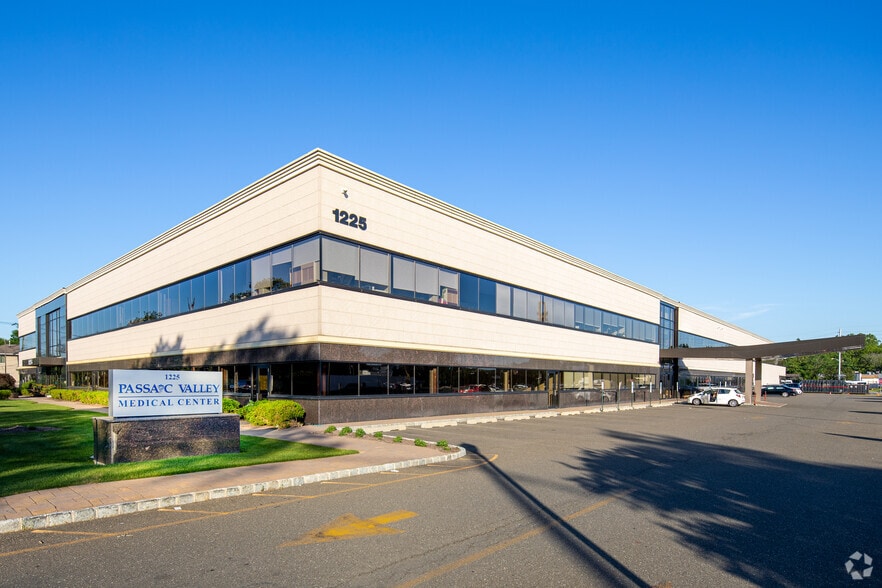 1225 McBride Ave, Woodland Park, NJ à louer - Photo principale - Image 2 de 5