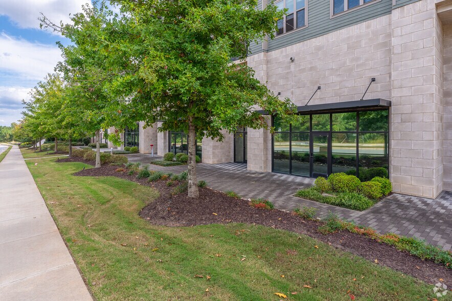 6405 Rex Ln, Alpharetta, GA à louer - Photo du bâtiment - Image 3 de 29