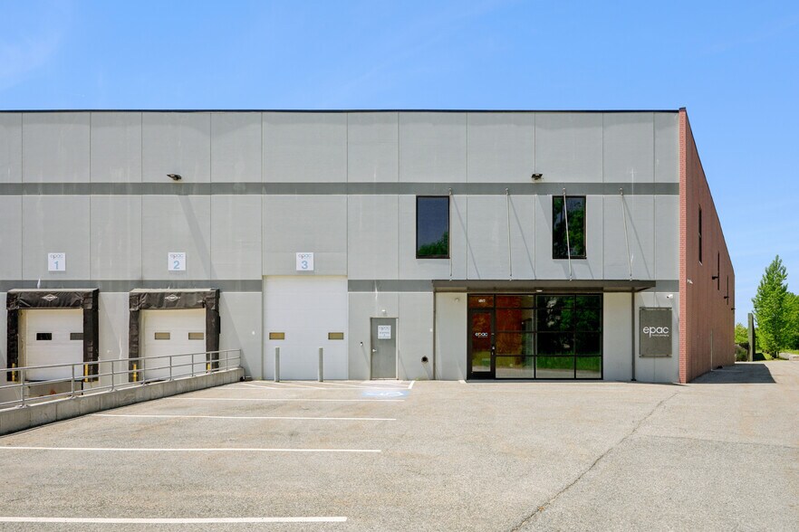 52 Industrial Dr, Hyde Park, MA à louer - Photo du bâtiment - Image 3 de 12