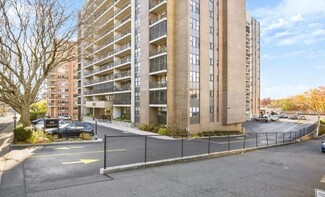 Plus de détails pour 44 Strawberry Hill Ave, Stamford, CT - Multi-résidentiel à vendre