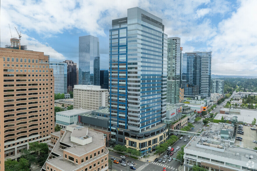 700 Bellevue Way NE, Bellevue, WA à louer - Photo du bâtiment - Image 1 de 9