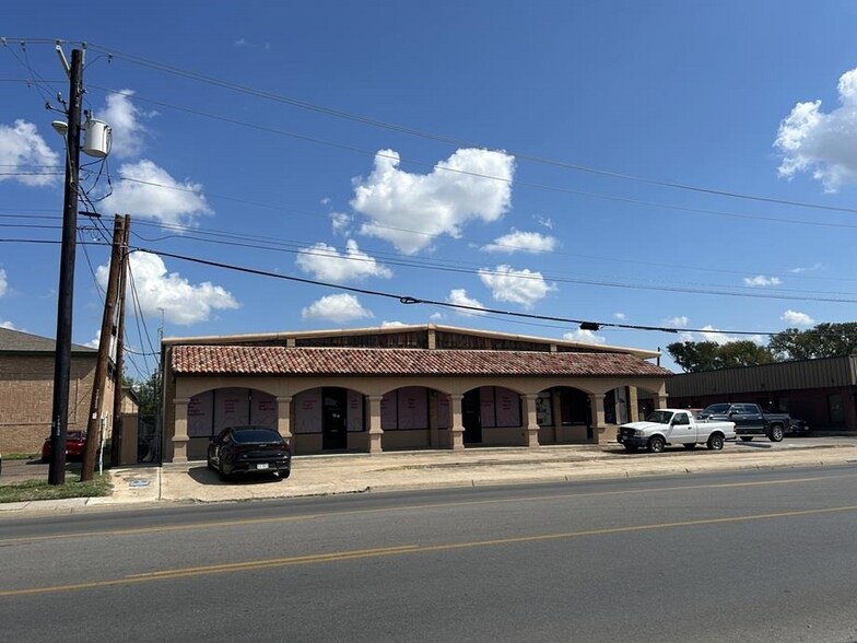 1510 Calle del Norte, Laredo, TX à louer - Photo du bâtiment - Image 1 de 12