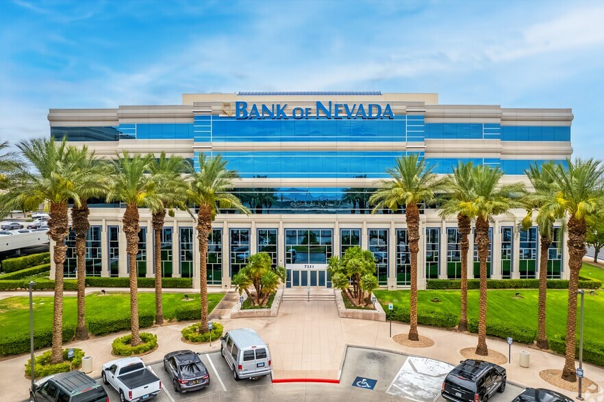 7251 W Lake Mead Blvd, Las Vegas, NV à louer - Photo du bâtiment - Image 3 de 15