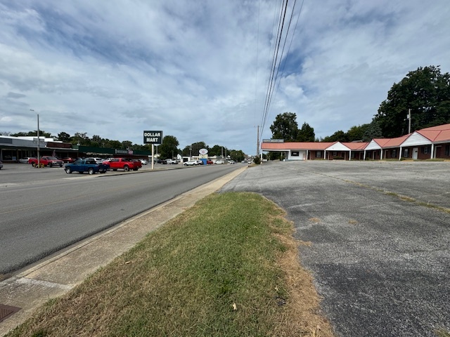 500 Happy Valley Rd, Glasgow, KY for sale - Primary Photo - Image 1 of 1