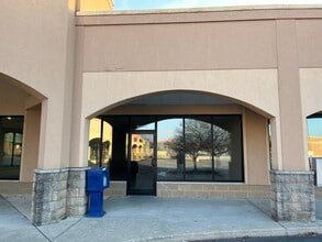 520 N Cunningham Ave, Urbana, IL for lease Interior Photo- Image 2 of 5