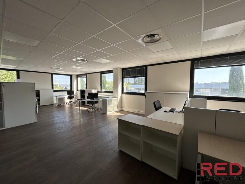 Office in Aix-en-Provence for lease - Interior Photo - Image 1 of 7