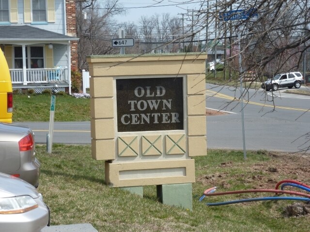 20693 Ashburn Rd, Ashburn, VA à louer - Photo du bâtiment - Image 2 de 3