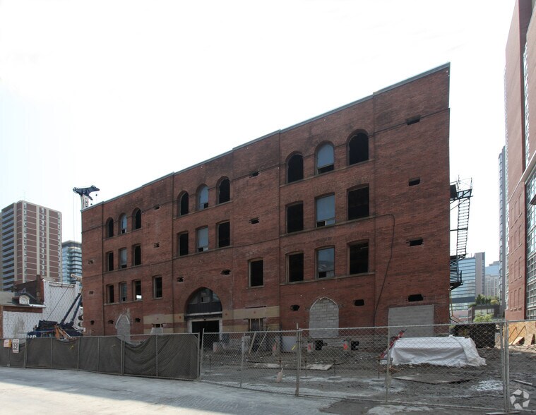 5 St Joseph St, Toronto, ON à vendre - Photo principale - Image 1 de 1