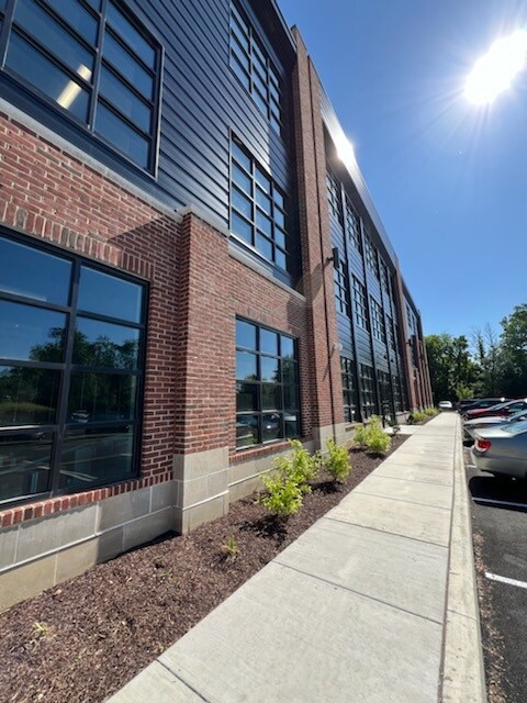 800 Creek View Rd, Newark, DE for lease Building Photo- Image 1 of 13
