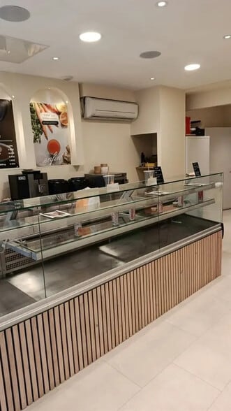 62 Rue D'Amsterdam, Paris for lease - Interior Photo - Image 2 of 6