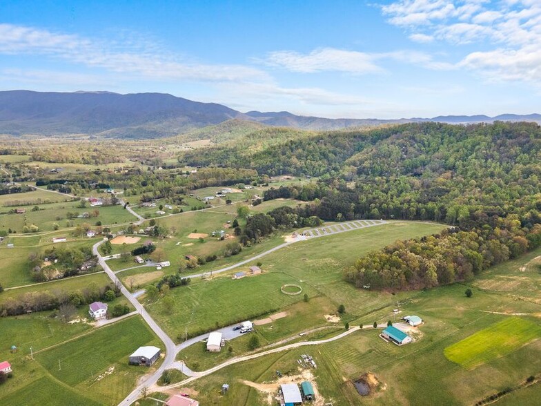 1220 White Sands Rd, Greeneville, TN for sale - Primary Photo - Image 1 of 1