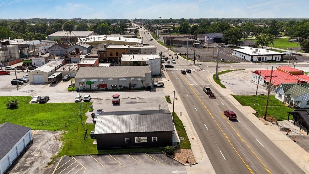 108 E Mount Vernon St, Nixa, MO for sale - Building Photo - Image 2 of 14