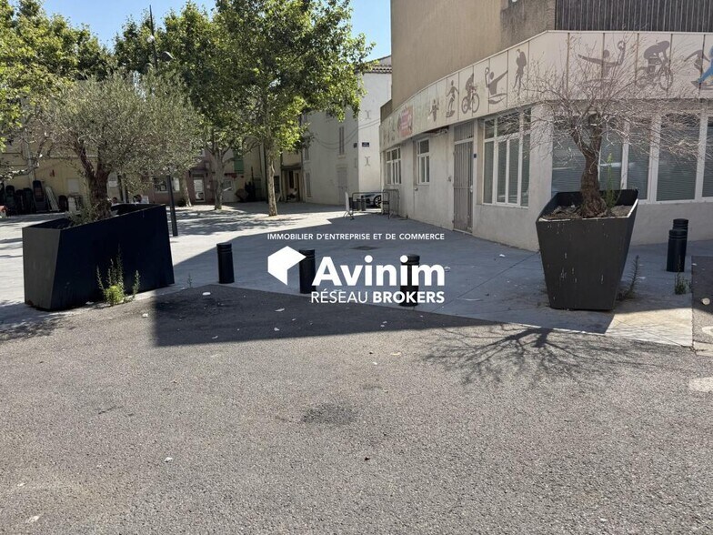 Retail in BERRE-L'ETANG for lease - Building Photo - Image 2 of 4