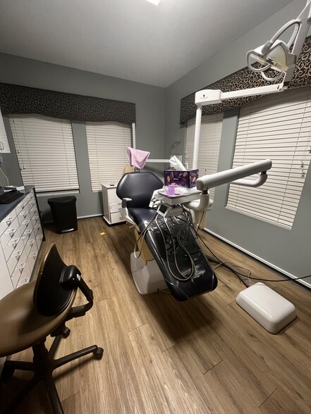 430 Bridge Plaza Dr, Manalapan Township, NJ for sale - Interior Photo - Image 1 of 2