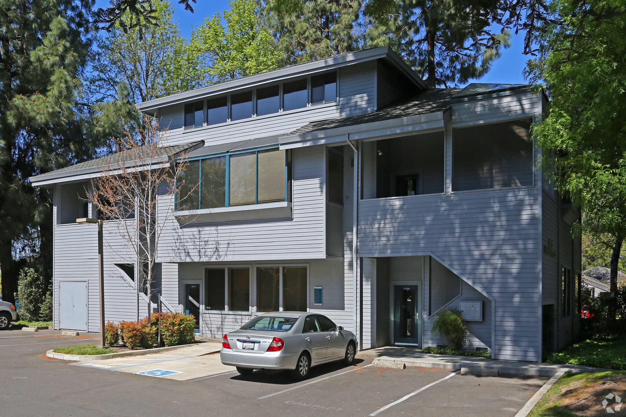 945 University Ave, Sacramento, CA à louer Photo du bâtiment- Image 1 de 13