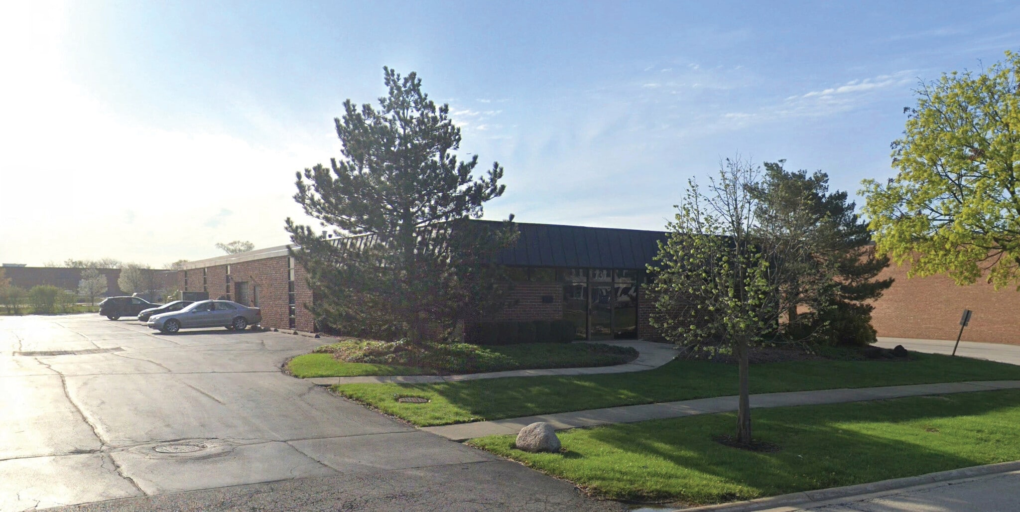 737 Blackhawk Dr, Westmont, IL for sale Primary Photo- Image 1 of 5