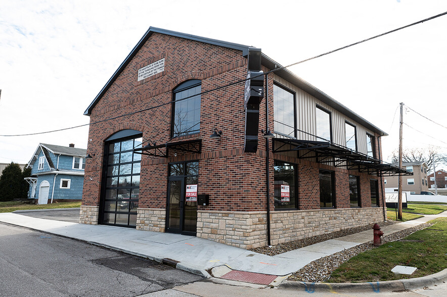 402 S Elmwood Ave, Medina, OH for sale - Building Photo - Image 1 of 1