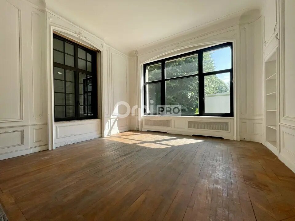 Office in Roubaix for lease Interior Photo- Image 1 of 8