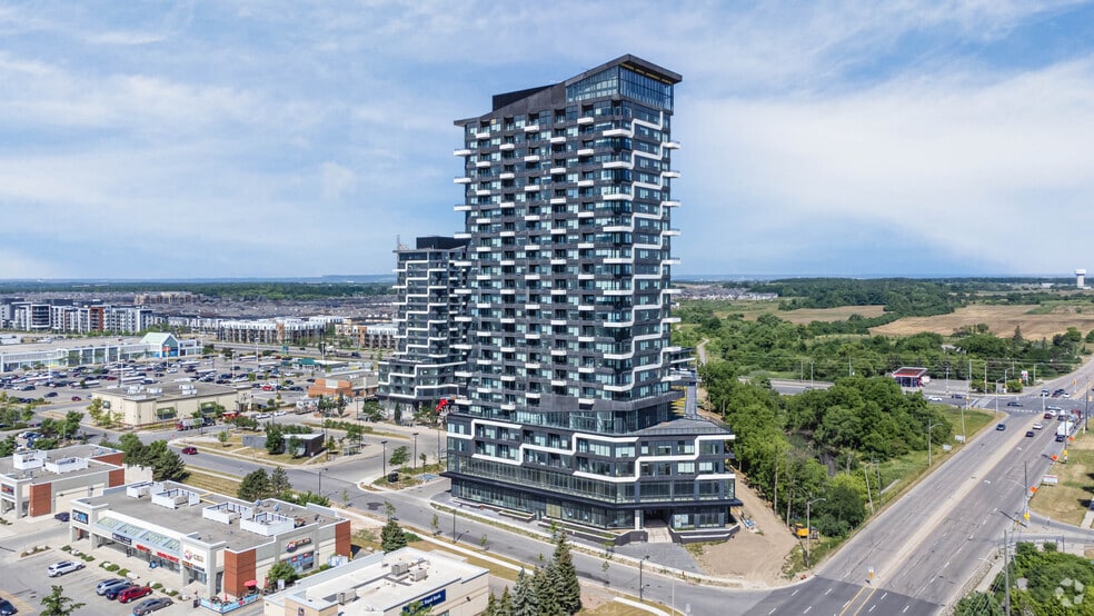 297 Oakwalk Dr, Oakville, ON à louer - Photo du bâtiment - Image 2 de 4