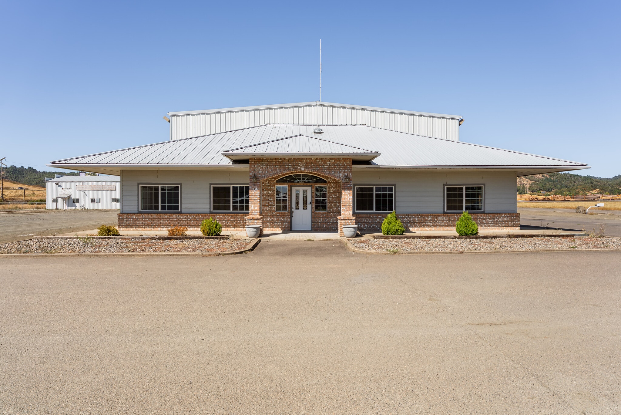 180 Weyerhaeuser Dr N, Roseburg, OR for sale Building Photo- Image 1 of 60