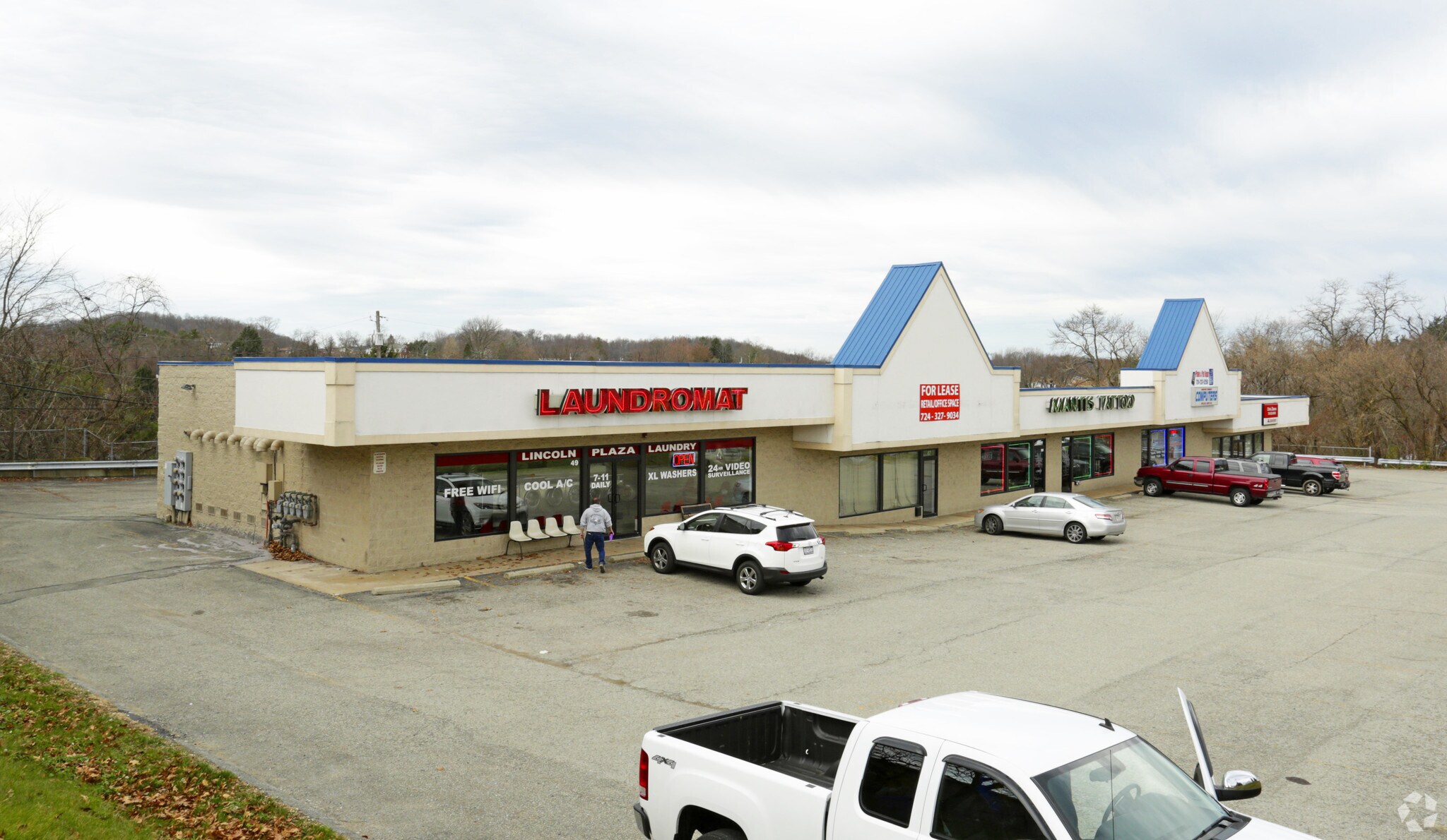 39-49 Lincoln Hwy, Jeannette, PA for sale Primary Photo- Image 1 of 1