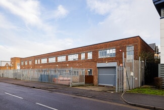 More details for 9-10 Warwick Rd, Borehamwood - Industrial for Lease