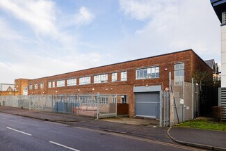 Plus de détails pour 9-10 Warwick Rd, Borehamwood - Industriel à louer