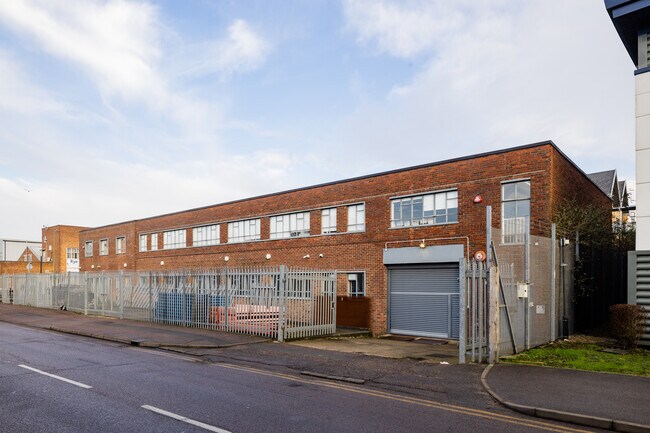 More details for 9-10 Warwick Rd, Borehamwood - Industrial for Lease