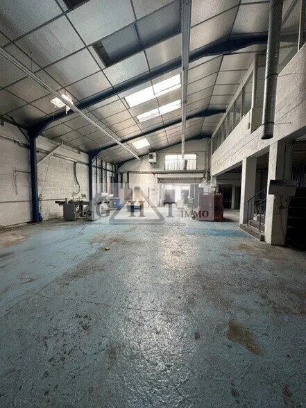 Industrial in Maisons-Alfort for sale - Interior Photo - Image 1 of 7