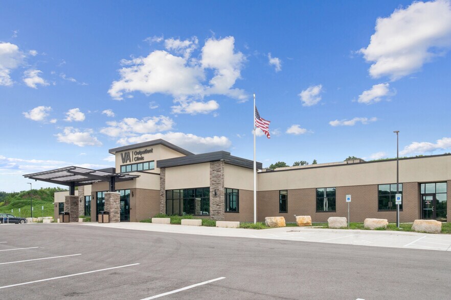 1106 Military Blvd, Decorah, IA à vendre - Photo du bâtiment - Image 3 de 31