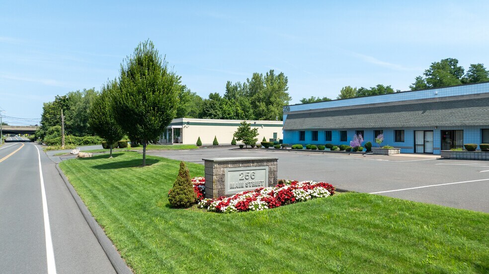 256 Main St, East Windsor, CT à vendre - Photo du bâtiment - Image 2 de 41
