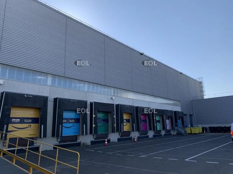 Industriel dans Bonneuil-sur-Marne à louer - Photo du bâtiment - Image 2 de 18