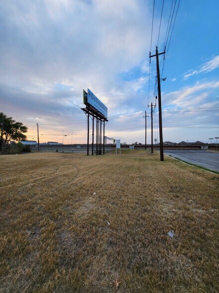 13441 Ranch Road 620 N, Austin, TX à vendre - Photo du bâtiment - Image 2 de 6