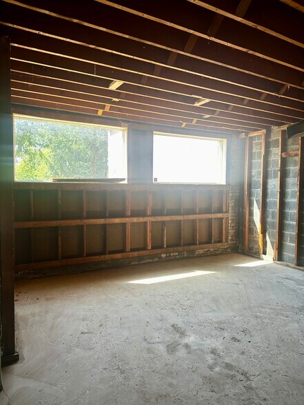 2 W Michigan Ave, Ypsilanti, MI à louer - Photo du bâtiment - Image 3 de 13