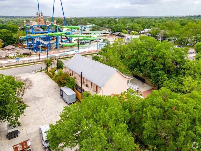 211 W Lincoln Rd, New Braunfels, TX for lease - Aerial - Image 2 of 3