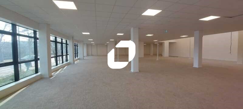 Bureau dans Saint-Denis à louer - Photo du bâtiment - Image 2 de 15