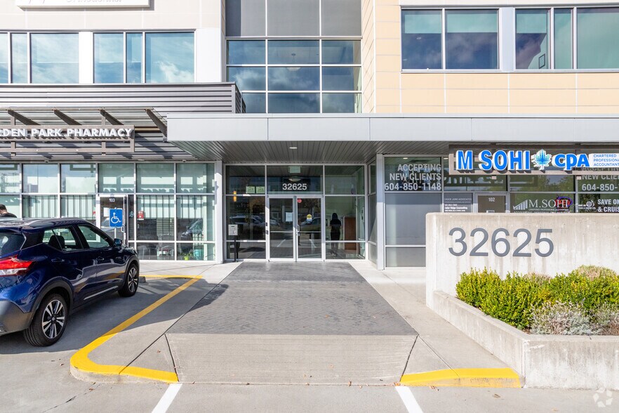 32625 S Fraser Way, Abbotsford, BC à vendre - Photo du bâtiment - Image 2 de 11
