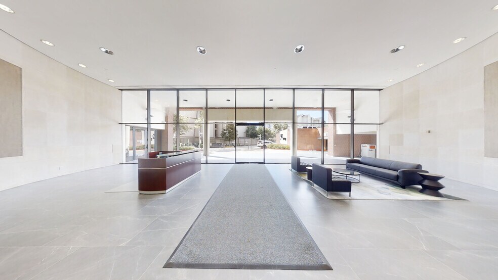 510 Bering Dr, Houston, TX à louer - Photo intérieure - Image 3 de 11