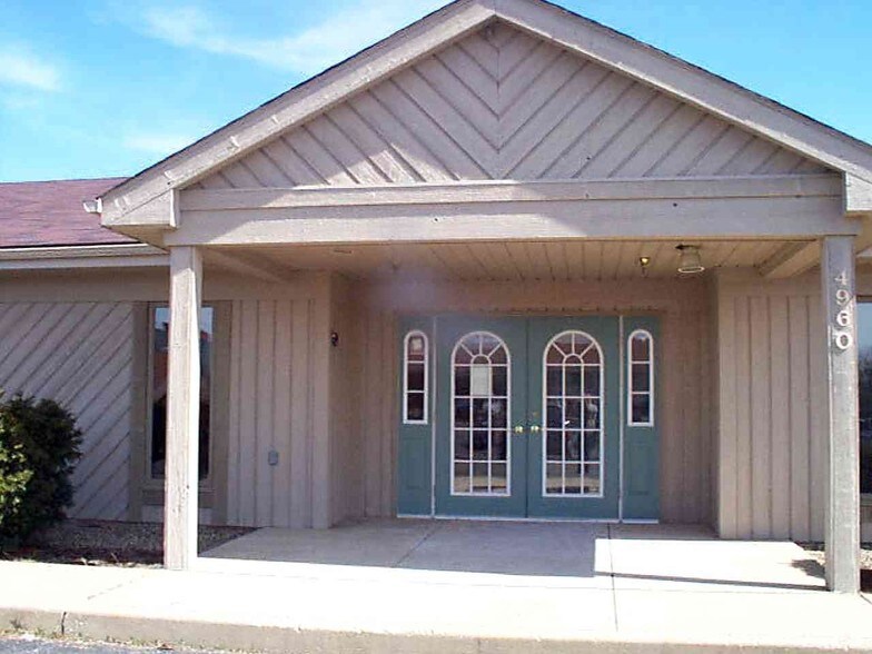 4960 Higbee Ave NW, Canton, OH à louer - Photo du bâtiment - Image 2 de 4