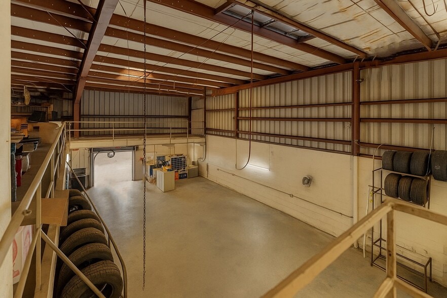 2559 Fowler St, Fort Myers, FL for lease - Building Photo - Image 2 of 25