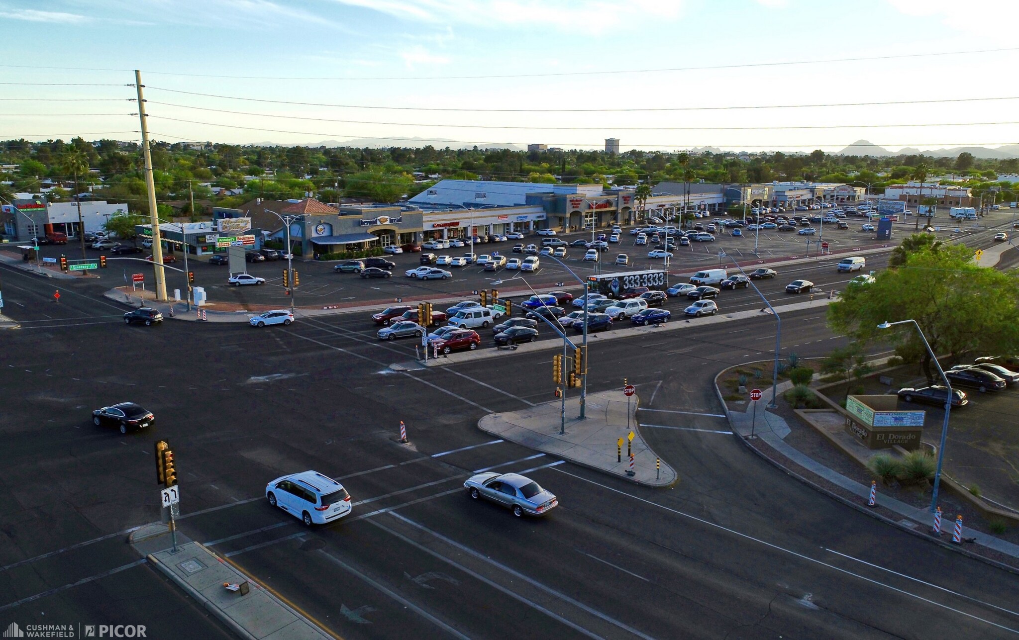 6126-6266 E Speedway Blvd, Tucson, AZ à louer Photo du bâtiment- Image 1 de 7