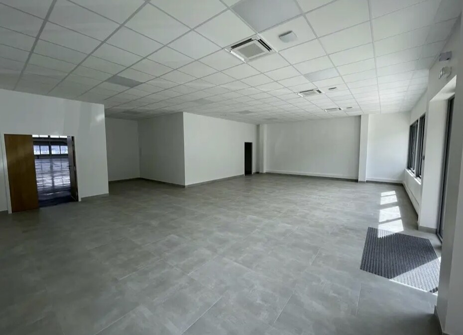 Flex in Le Blanc-Mesnil for lease Interior Photo- Image 1 of 3