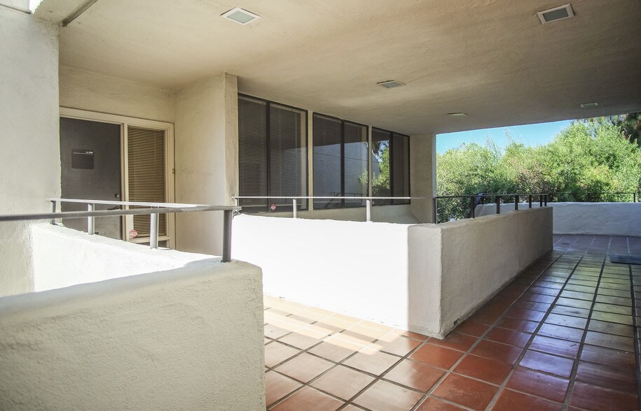 350 S Hope Ave, Santa Barbara, CA à louer - Photo du bâtiment - Image 3 de 4