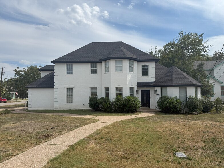 609 E Main St, Round Rock, TX à louer - Photo du bâtiment - Image 1 de 13