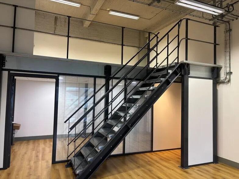 Office in Bègles for lease - Interior Photo - Image 3 of 7