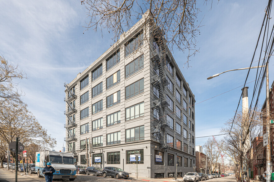 295 Front St, Brooklyn, NY for lease - Building Photo - Image 1 of 4