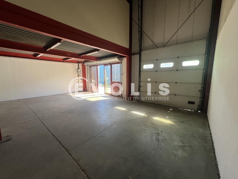 477 Rue Marcel Paul, Champigny-sur-Marne for lease - Interior Photo - Image 3 of 14