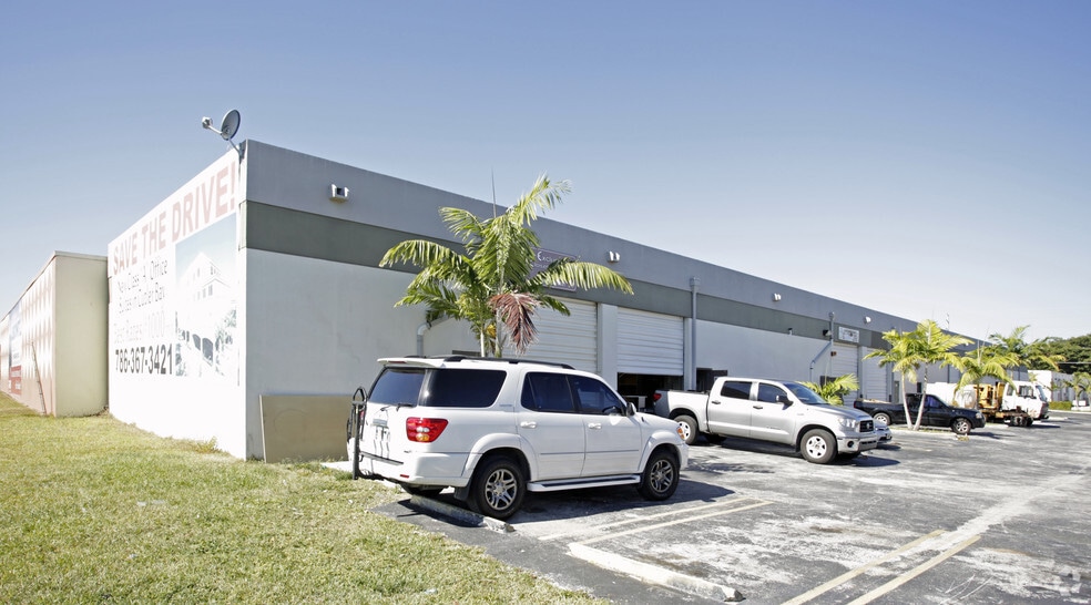 10852 SW 188th St, Cutler Bay, FL for lease - Building Photo - Image 1 of 7