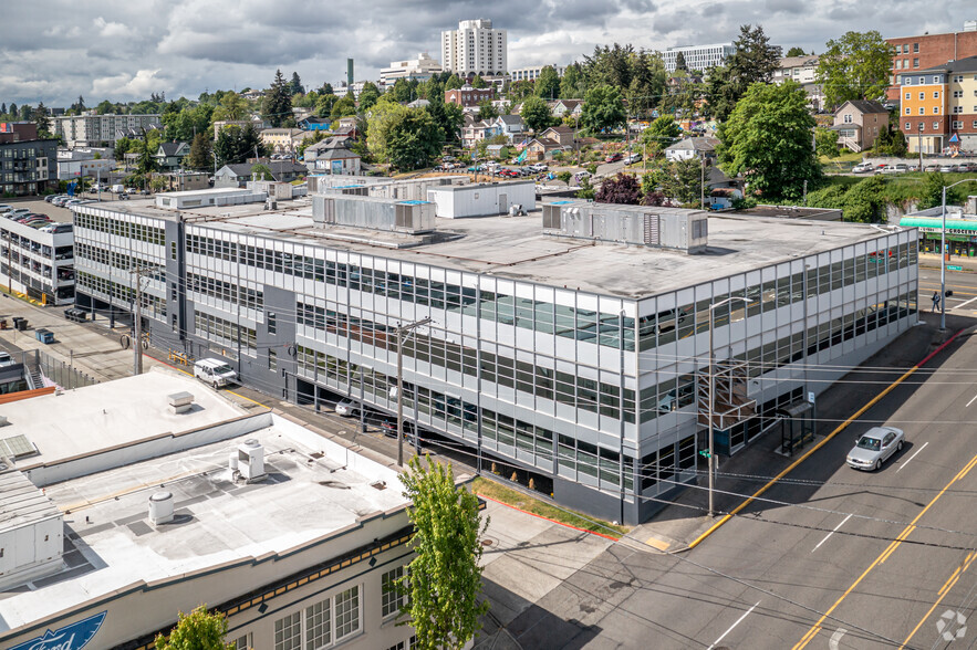 1305 Tacoma Ave S, Tacoma, WA à louer - Photo du bâtiment - Image 3 de 11