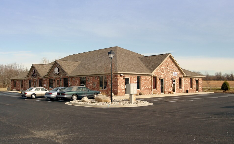 5915 S Emerson Ave, Indianapolis, IN à louer - Photo du bâtiment - Image 2 de 15